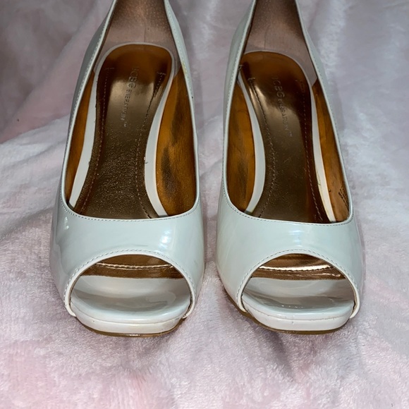 BCBGeneration WHITE PATENT PEEP TOE PUMPS - Picture 7 of 11